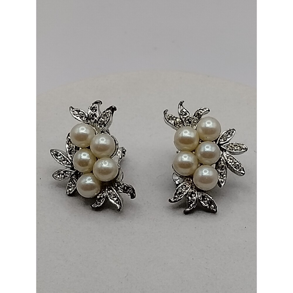 Faux Pearl Cluster and Clear Rhinestone Leaf Pattern Silver Tone ClipOn Earrings